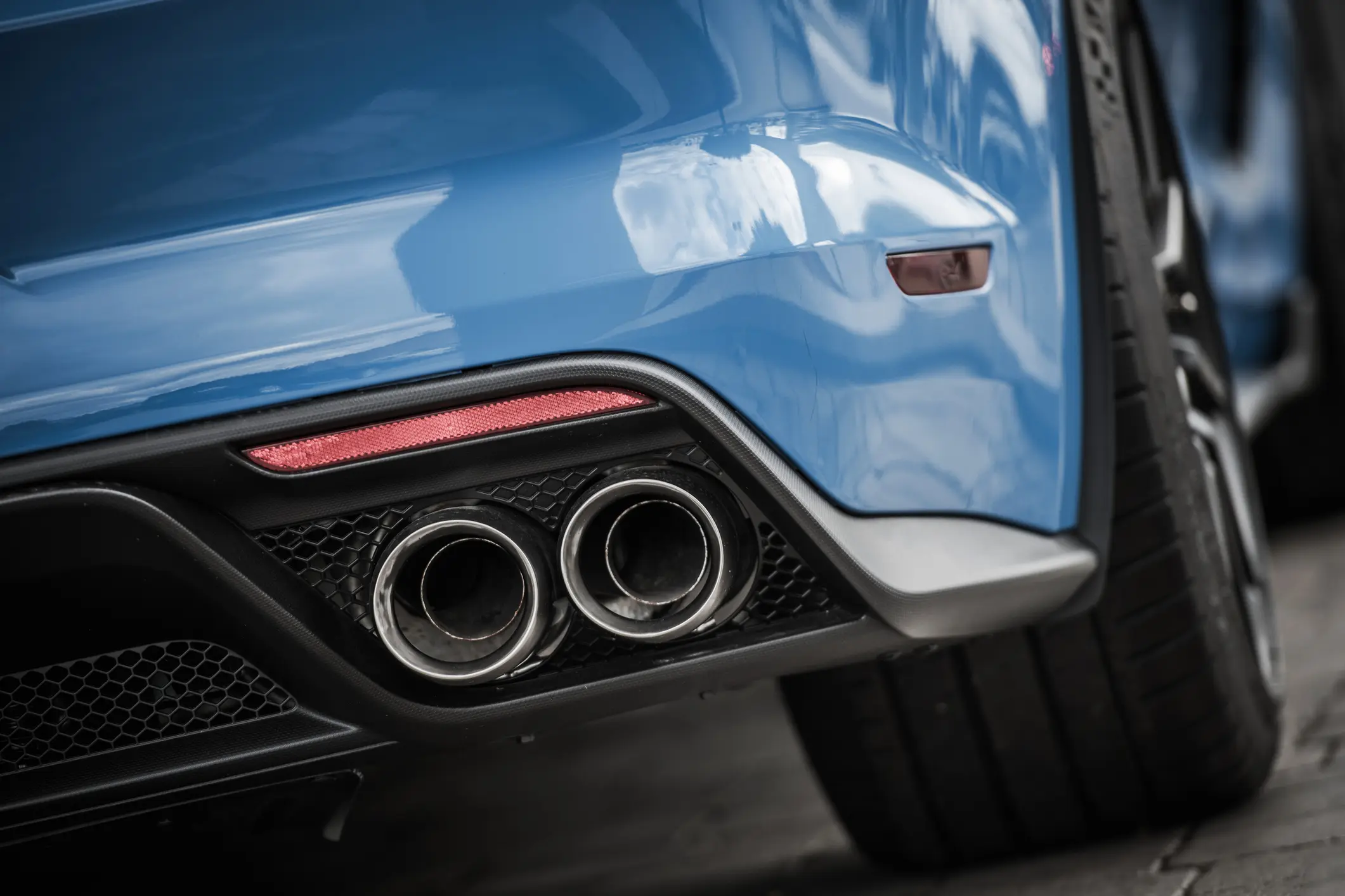 Installing a Performance Exhaust System in a Car Engine – Complete Guide